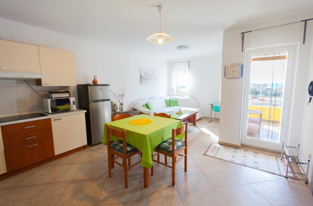 Apartman Mare Lovrečica Exteriör bild
