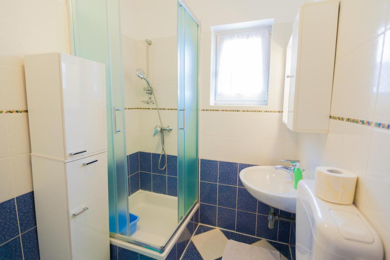 Apartman Mare Lovrečica Exteriör bild