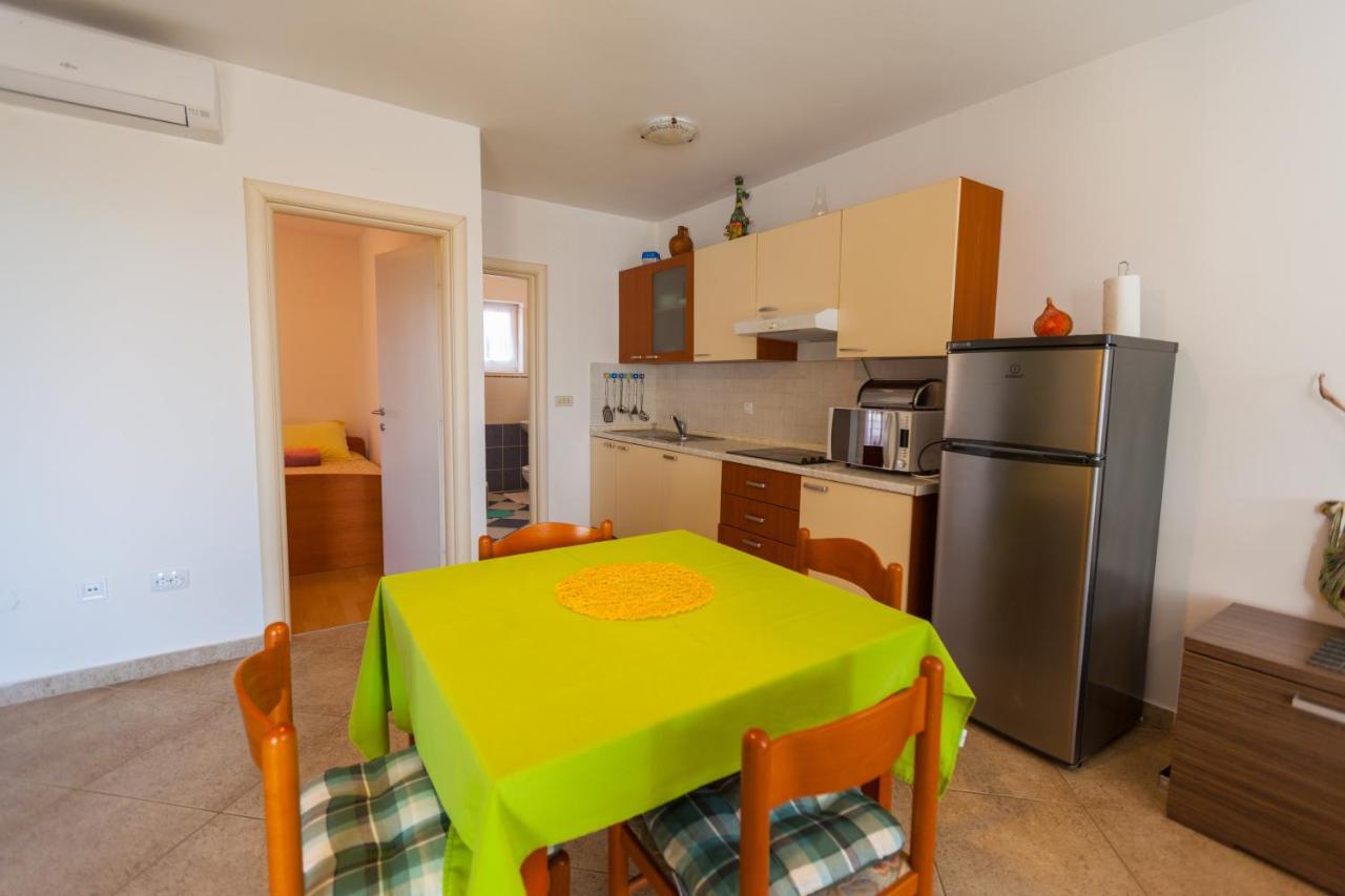 Apartman Mare Lovrečica Exteriör bild